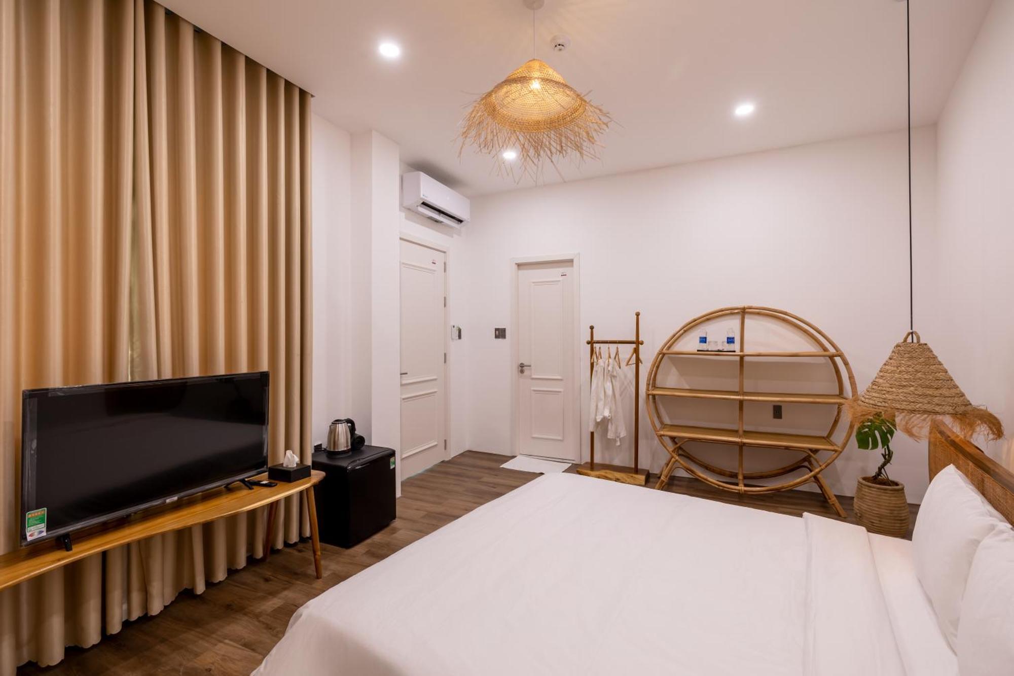 Pisces Hotel Hue Exterior photo