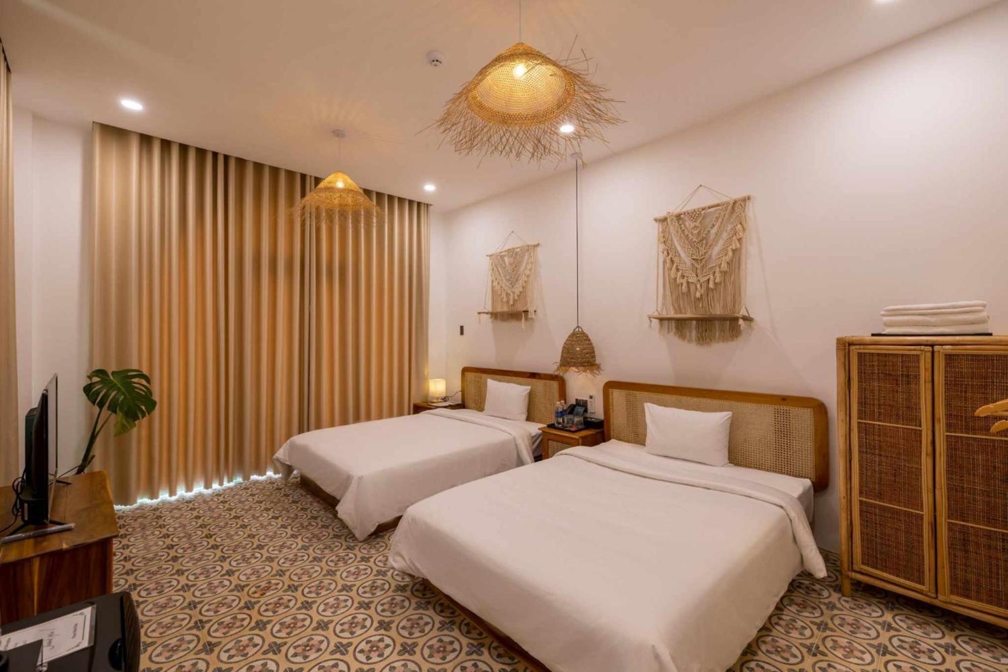 Pisces Hotel Hue Exterior photo