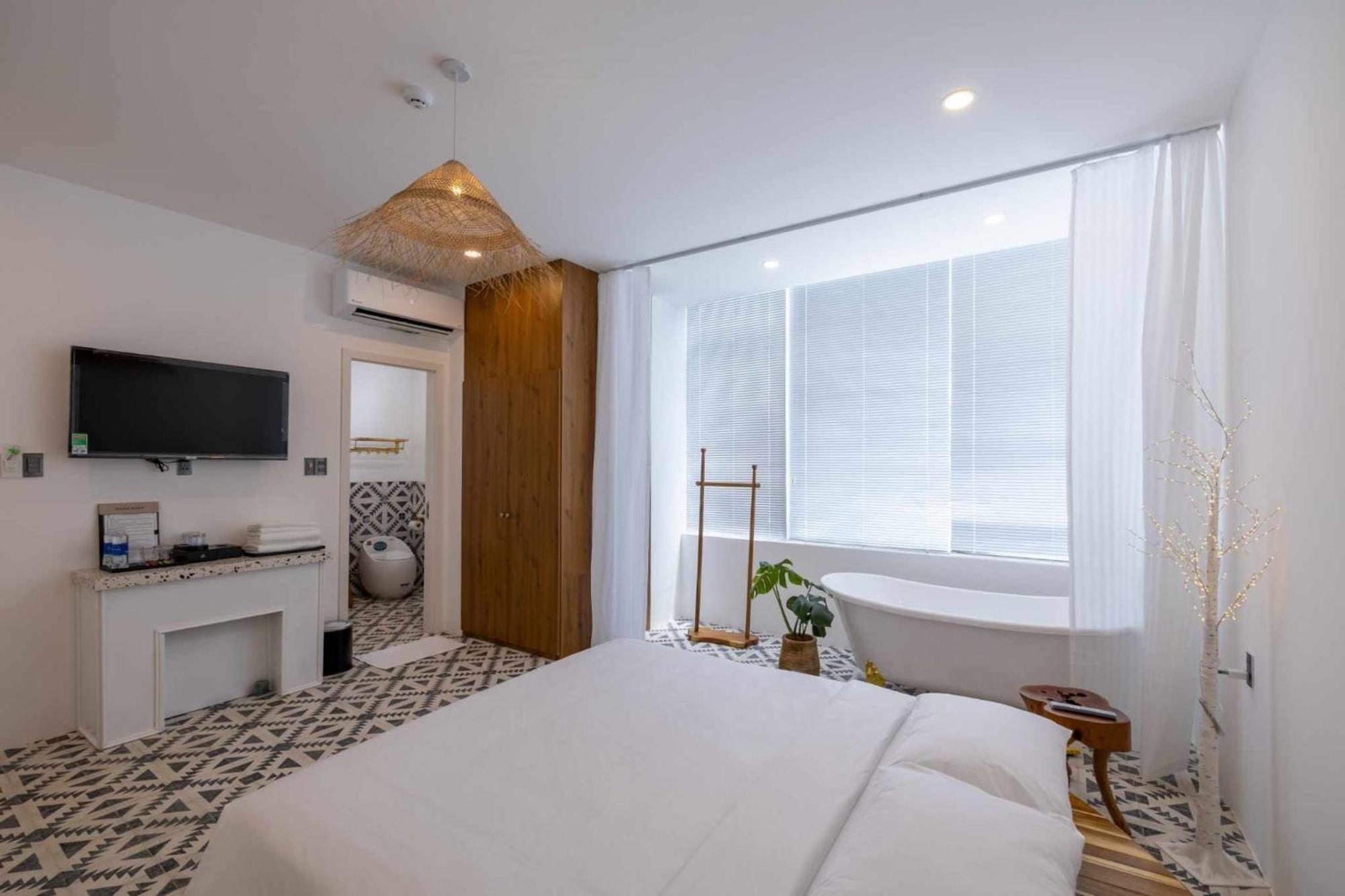 Pisces Hotel Hue Exterior photo